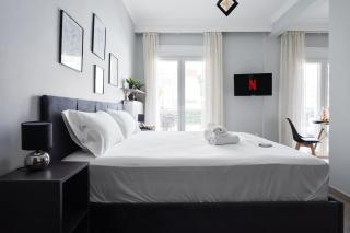 The Cozy Cube - Studio with Patio - 0