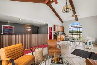 Econo Lodge - 1