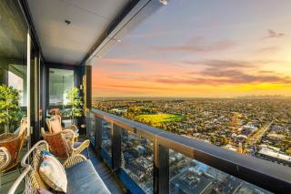 Highrise Skyline Spectacular View Luxury Penthouse - 9