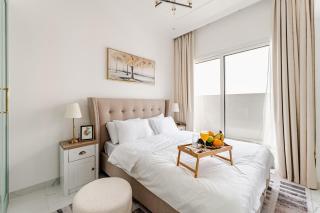 Luxury 1BR Lagoon View Arjan near Miracle Garden Vincitore Benessere by Green Sky Holiday Homes - 1