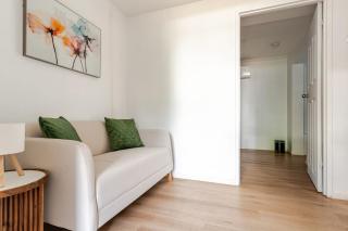 B5Q Abnb-Style 2BR House with Free Parking and 5 mins ride to Eagle Farm - 3