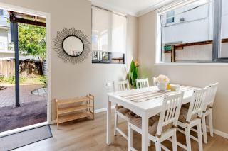 B5Q Abnb-Style 2BR House with Free Parking and 5 mins ride to Eagle Farm - 2