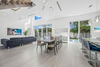 Luxury New Modern Beach Mansion in BEST Location! - 3