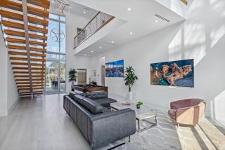 Luxury New Modern Beach Mansion in BEST Location! - 4