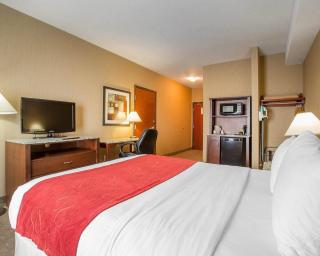 Comfort Inn & Suites - Airdrie - 2