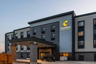 Comfort Inn & Suites - 9