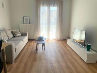 Quiet Central 2-bedroom Flat 4' to Metro & Shops - 8