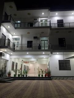 Shri Mukund Dham - Near Prem Mandir, Iskcon temple & Banke Bihari G- Premanand Maharaj Visit is just 2-3 minutes away - 6