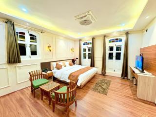 Ahaad 4BR Forest View Cottage in Srinagar by Homeyhuts -  - 9