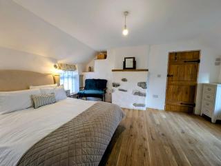 Ty Isaf Welsh Farmhouse with Sea Views - 5