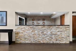 Comfort Inn & Suites - 1