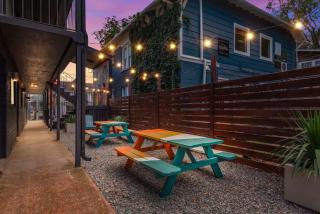 Music Row 2BR - 2 bath sleeps 12 - 9