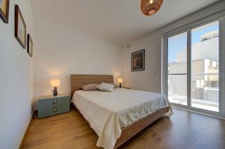 Modern 1-BR Apartment Steps from Spinola Bay - 2