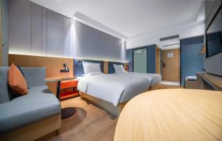 Qingju Hotel, Chunxi Road, Taikoo Li, Chengdu - 1