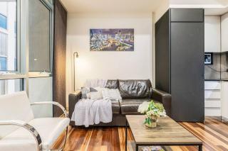 CBD Nook - Easy Living near Laneway Dining and Trams - 9