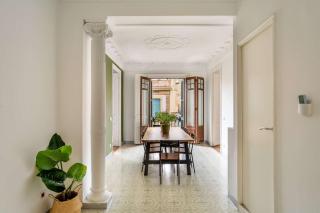 Exclusive Luxe Design - Large Tranquil Penthouse - 3