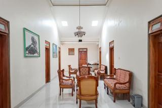 RedDoorz Hotel Tejomoyo Near Bukit Sekipan Tawangmangu - 3