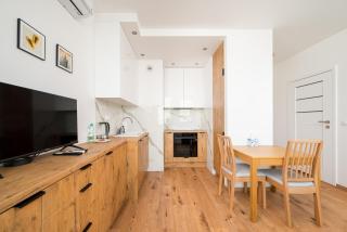 Metro Natolin 10th Floor Apartment by BookingHost - 3