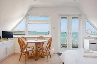 The Hamptons - Entire Seafront Property with Stunning Sunsets - 3