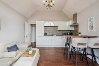2 Bedroom Flat, Balcony, Parking, Near Castle - Windsor - 7