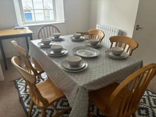 3-Bed Seaside Haven - Sleeps 7 & Pet Friendly - 1