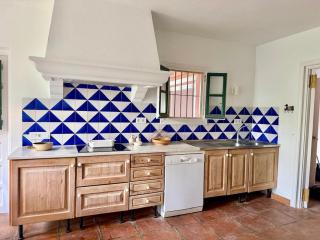 Villa in Marbella with Private Pool & Panoramic Mountain Views - 5