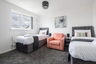 Liverpool 3-Bed House with Parking, Great Transport - 4