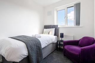 Liverpool 3-Bed House with Parking, Great Transport - 3