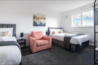 Liverpool 3-Bed House with Parking, Great Transport - 2