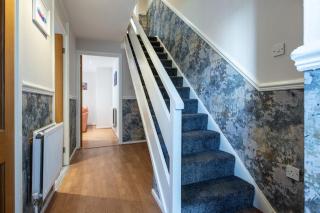Liverpool 3-Bed House with Parking, Great Transport - 6