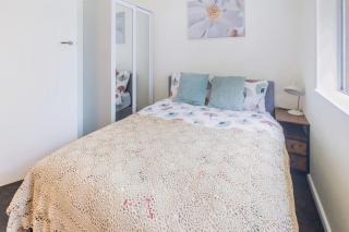 Yarralumla Apartment Stay Queen Bed and Sofa Bed Free Parking - 2