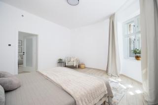 Beautiful Apartment in Erdody Palace - 2