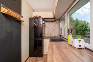 Wild and Free Urban Jungle Apartment by BookingHost - 1