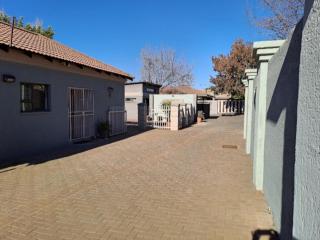 Andela Guesthouse - Bloemfontein - 2