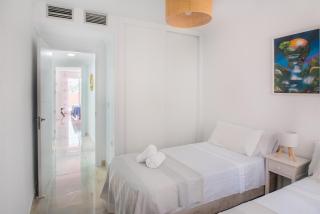 Seaview apartment with terrace by the beach - 9