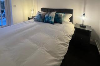 Chelsea 1-Bed Apartment - Sleeps 2 & Private Patio - 3