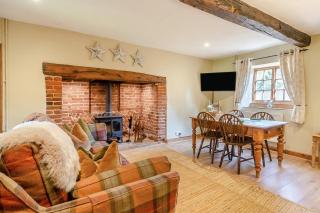 Fox Cottage - - 4