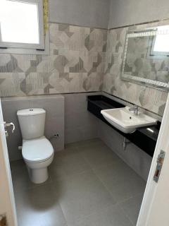 Spacious 4BR Einbay Chalet Overlooking Lake & Golf - 1