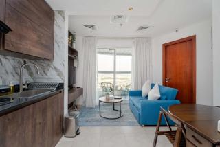 Modern 1BR with City View - Balcony - Near Metro - 5