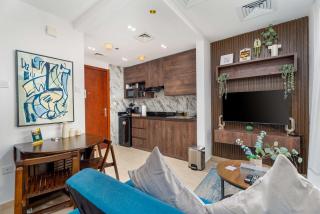 Modern 1BR with City View - Balcony - Near Metro - 3