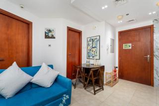 Modern 1BR with City View - Balcony - Near Metro - 2