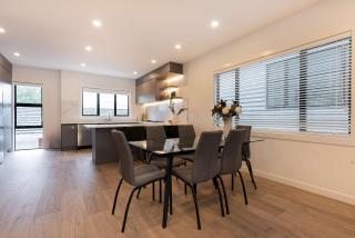 Lux 4B Holiday House in Greenlane - ASBshowgrounds - 3