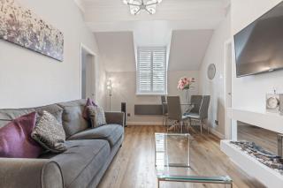 14 Feversham House Stylish 1-Bed Apartment with York Minster Views I Pass The Keys - 2