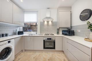Onslow House - Air Host & Stay - 5 bed, Sleeps 14 - 5