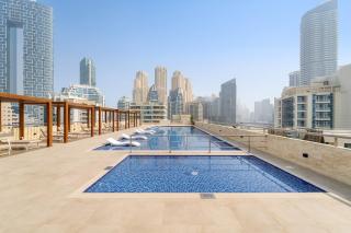 Inviting Dubai Marina Studio near Beach and Canal - 1