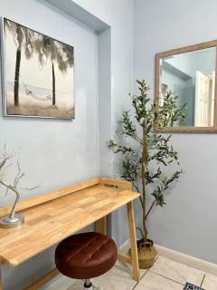 Lovely 2BR Cottage - 2