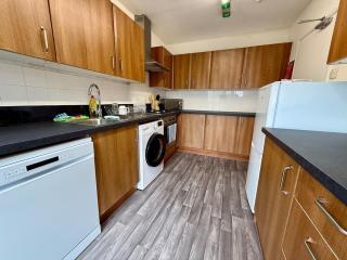 TimberHouse, Spacious, Modern, Groups, Contractors - 0
