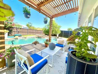 Sunny 4BR with Backyard Oasis - 15 Min to Lakes - 0