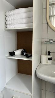 Entire Villa, free breakfast, free parking - 5