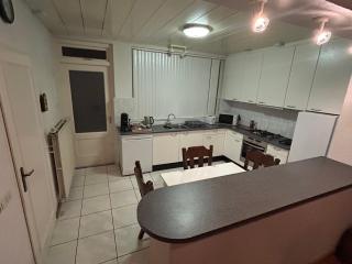 Entire Villa, free parking - 3
